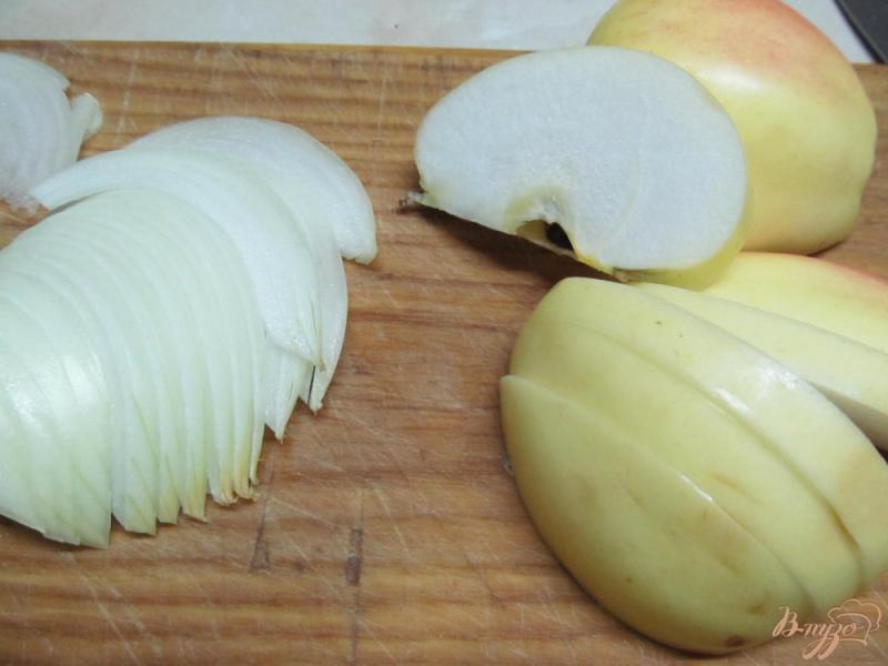 Фото приготовление рецепта: Куриные окорочка в яблоках шаг №1