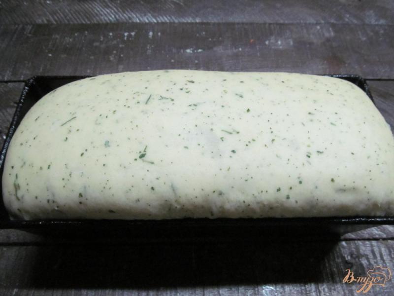 Фото приготовление рецепта: Белый хлеб на молоке с сухой петрушкой шаг №7
