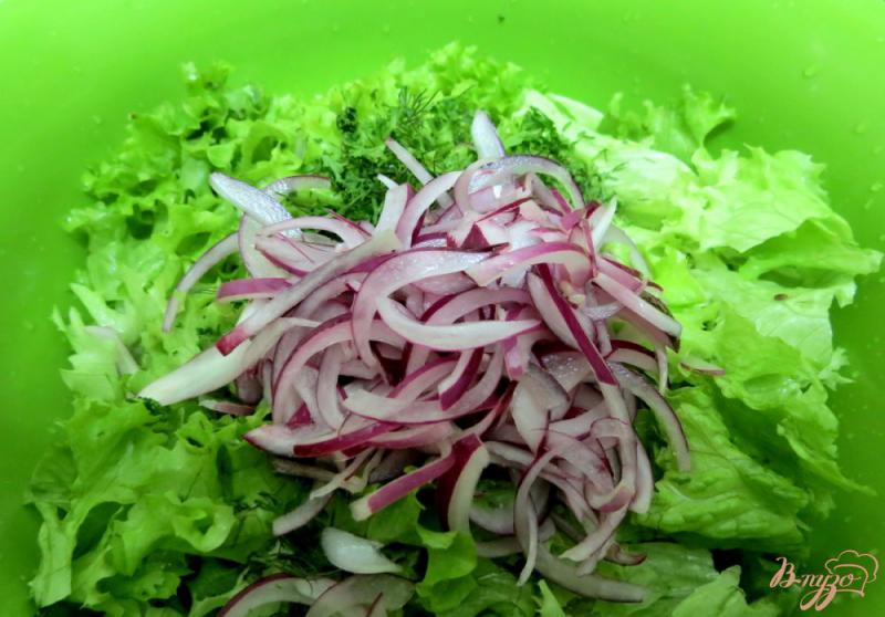 Фото приготовление рецепта: Салат со сметанной заправкой с горчицей шаг №6