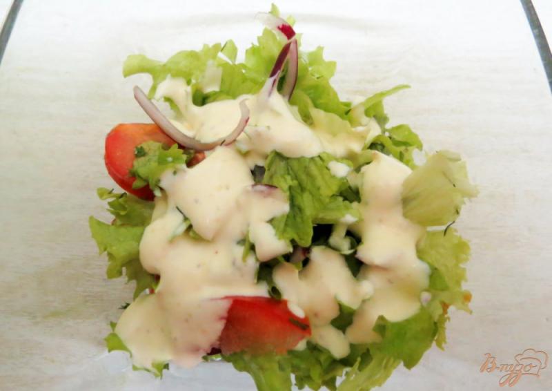 Фото приготовление рецепта: Салат со сметанной заправкой с горчицей шаг №8