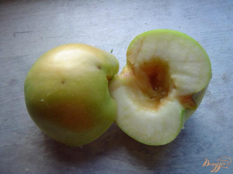 Фото приготовление рецепта: Яблоки, запеченные с овсяными хлопьями и орехами шаг №4