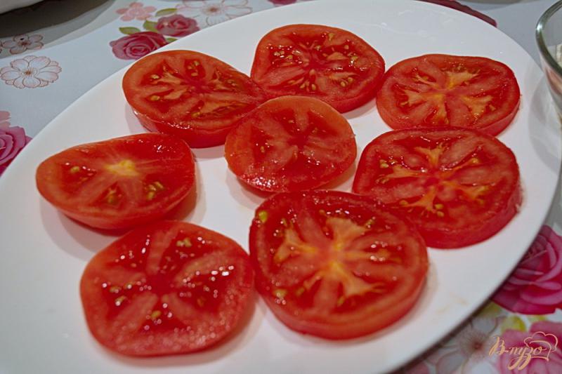 Фото приготовление рецепта: Легкая закуска из помидор с брынзой шаг №3