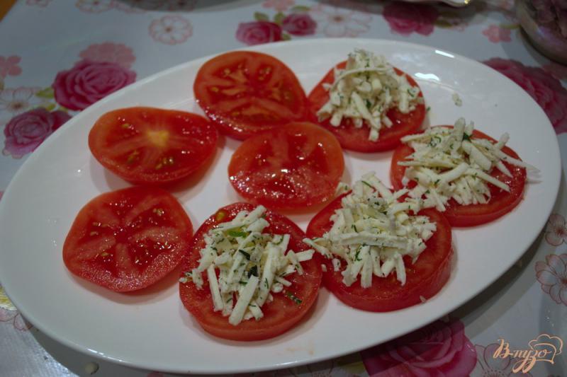 Фото приготовление рецепта: Легкая закуска из помидор с брынзой шаг №4