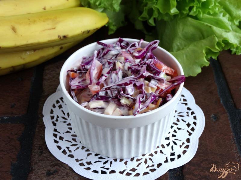 Фото приготовление рецепта: Салат с красной капустой и сыром шаг №6