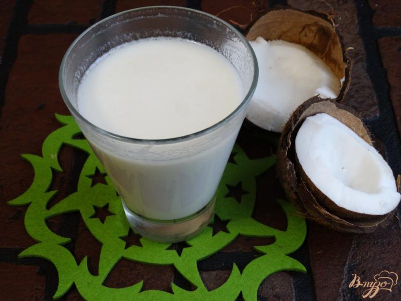 Фото приготовление рецепта: Сорбе из кокосового молока с бананом шаг №2