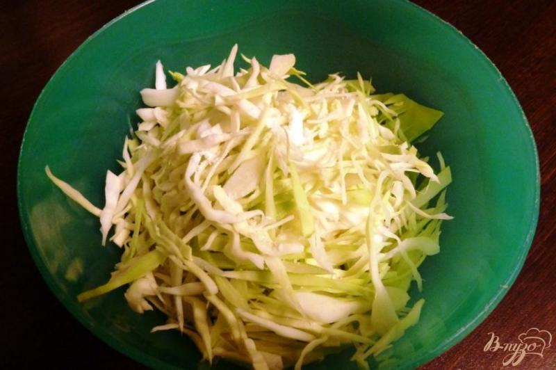 Фото приготовление рецепта: Овощной салат из капусты и редиса шаг №1