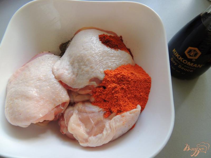 Фото приготовление рецепта: Куриные бёдрышки в кефире и соевом соусе шаг №1