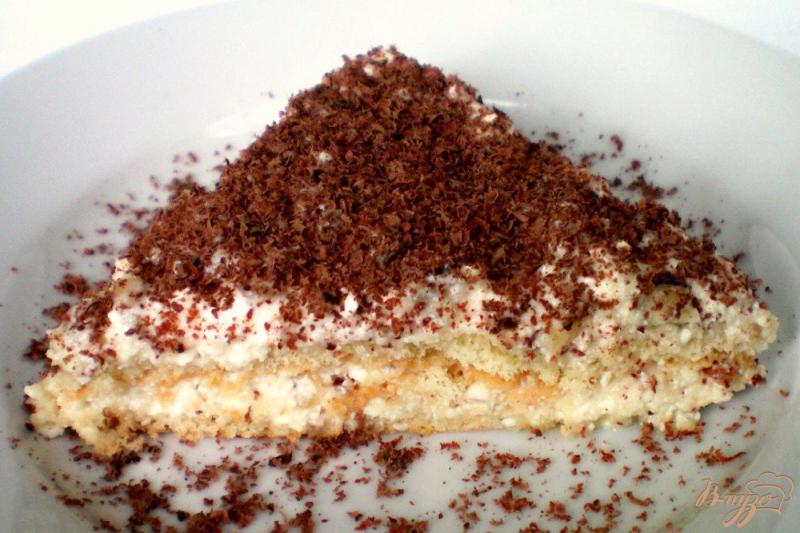 Фото приготовление рецепта: Бисквитный торт на овсяной муке с творожным кремом и орехами шаг №11