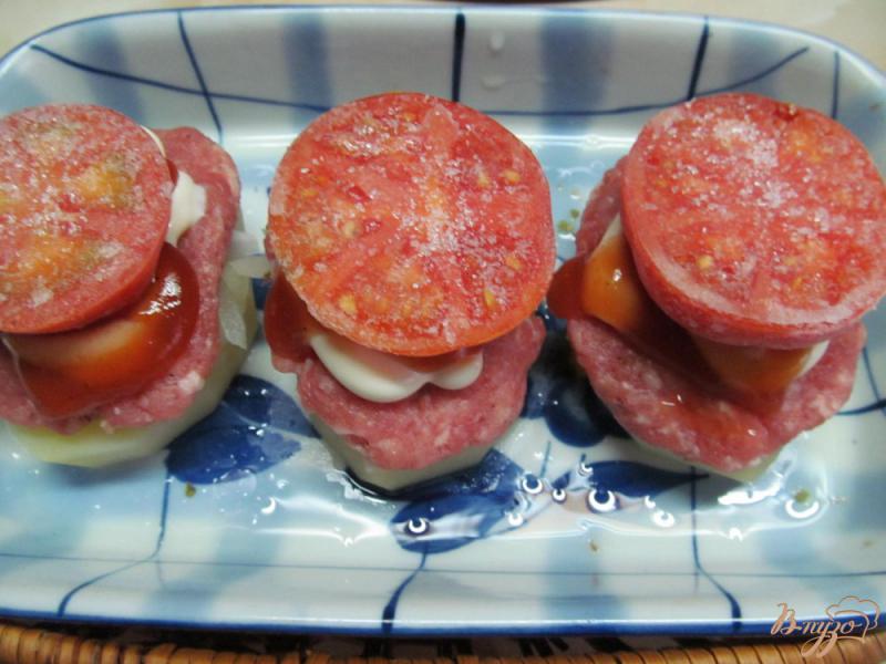 Фото приготовление рецепта: Башенки из картофеля котлеты и помидора шаг №5
