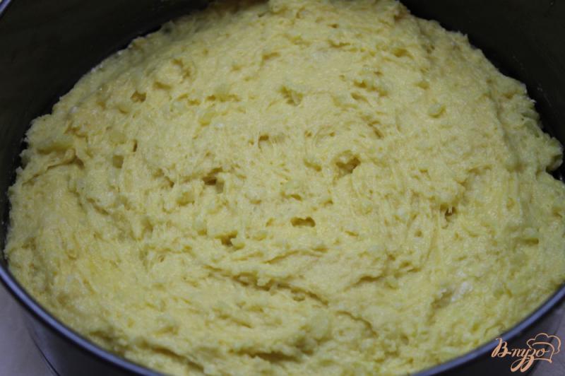 Фото приготовление рецепта: Открытый пирог на картофельном тесте с фаршем и овощами шаг №4