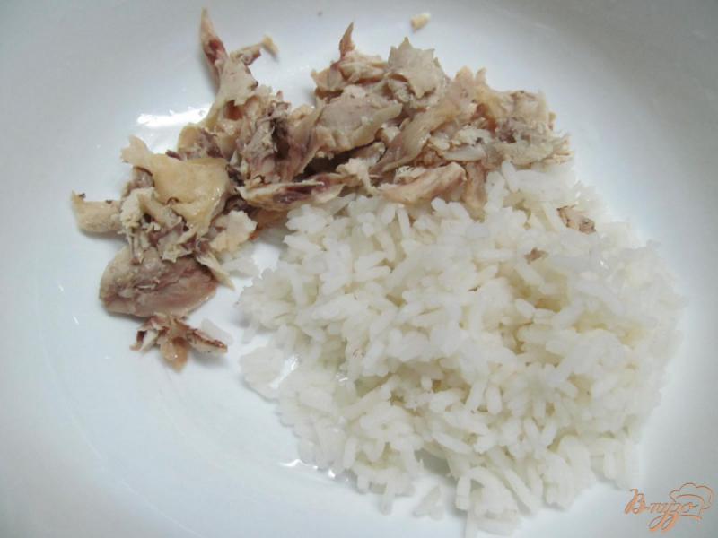 Фото приготовление рецепта: Салат из риса и курицы шаг №1