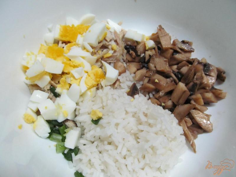 Фото приготовление рецепта: Салат из риса и курицы шаг №2