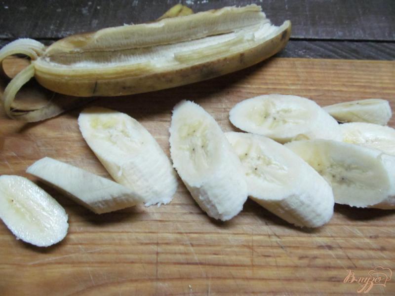 Фото приготовление рецепта: Банановый десерт под мандариновым соусом шаг №2