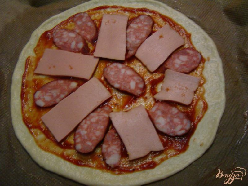 Фото приготовление рецепта: Пицца из теста на сливках шаг №5