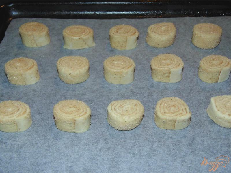 Фото приготовление рецепта: Печенье Улитка в сахаре с корицей шаг №6