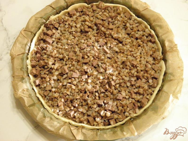Фото приготовление рецепта: Гречневый пирог с печенкой шаг №4