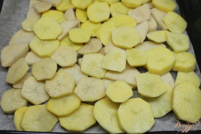 Фото приготовление рецепта: Минтай запеченый с картофелем и сыром шаг №1