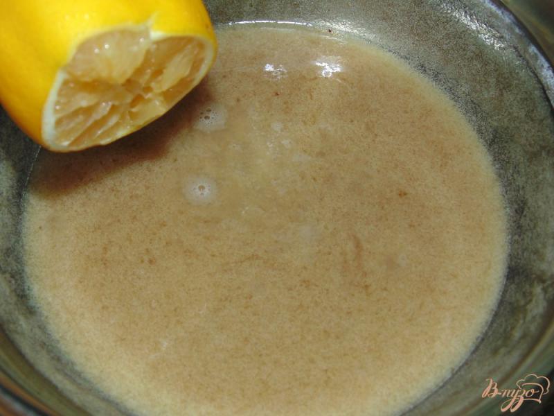 Фото приготовление рецепта: Банановый десерт со взбитыми сливками и шоколадом шаг №6
