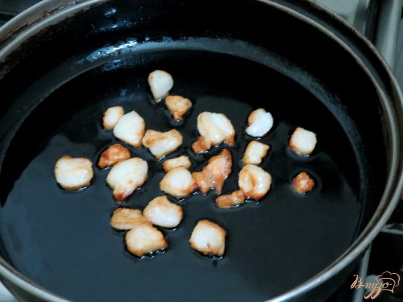 Фото приготовление рецепта: Свинина тушёная с грибами шаг №3