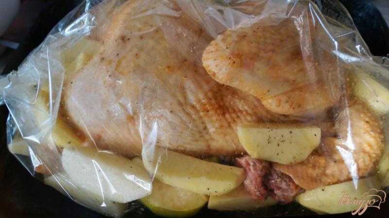 Фото приготовление рецепта: Курица, запеченная с картофелью шаг №5