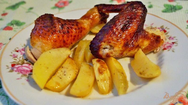 Фото приготовление рецепта: Курица, запеченная с картофелью шаг №7