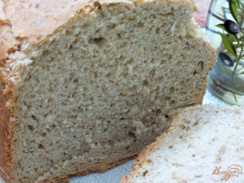Фото приготовление рецепта: Чесночный хлеб с травами и грецкими орехами шаг №8