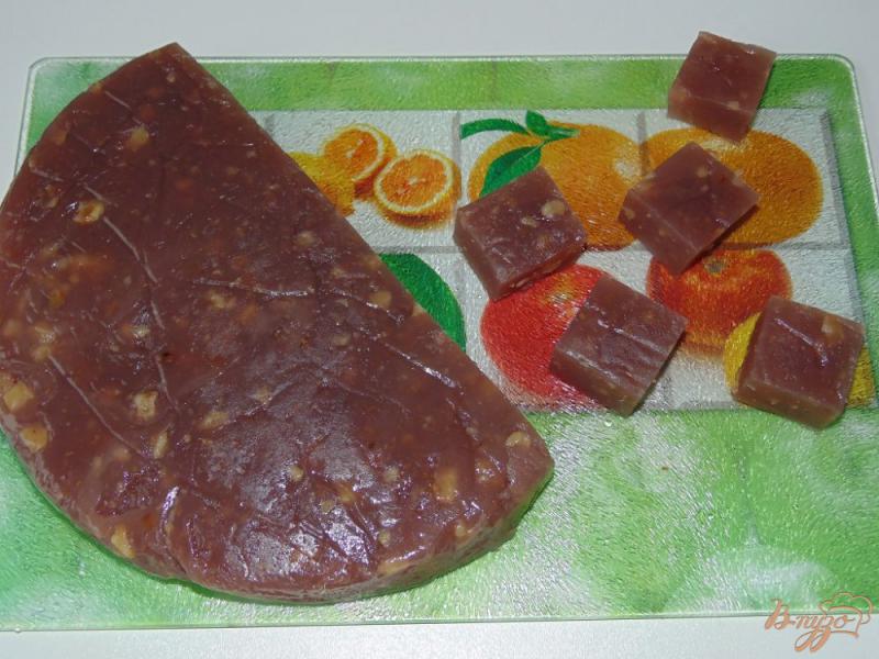 Фото приготовление рецепта: Домашний рахат-лукум с вишневым сиропом и орехами шаг №9