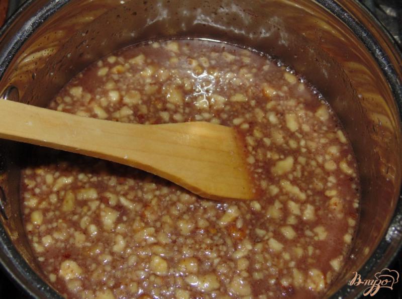 Фото приготовление рецепта: Домашний рахат-лукум с вишневым сиропом и орехами шаг №6