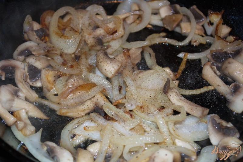 Фото приготовление рецепта: Праздничные куриные рулеты с грибами шаг №2