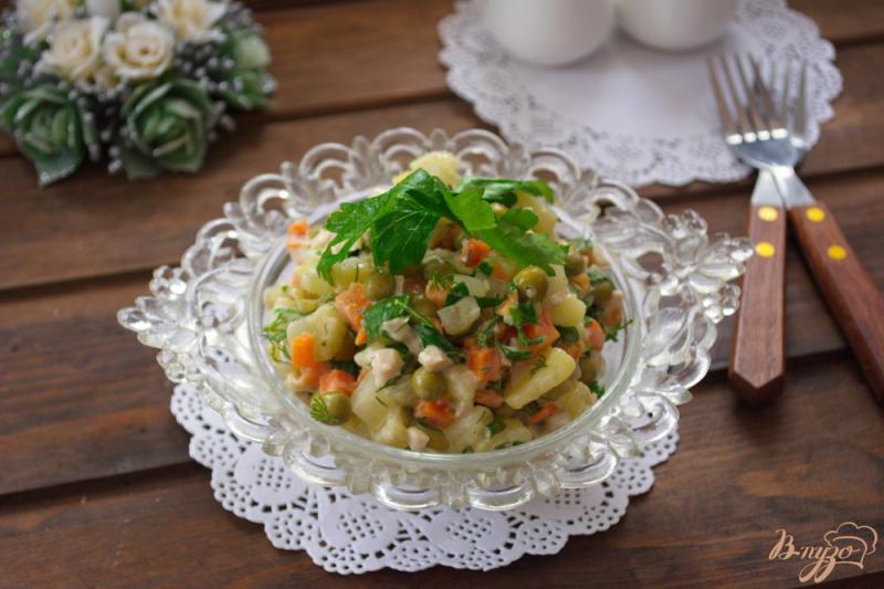 Фото приготовление рецепта: Немецкий салат с кальмаром и огурчиком шаг №7