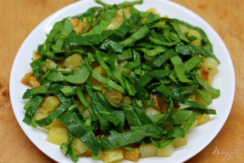 Фото приготовление рецепта: Картофельный салат со шпинатом и болгарским перцем шаг №4