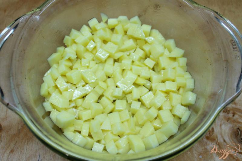Фото приготовление рецепта: Картофельный салат со шпинатом и болгарским перцем шаг №2