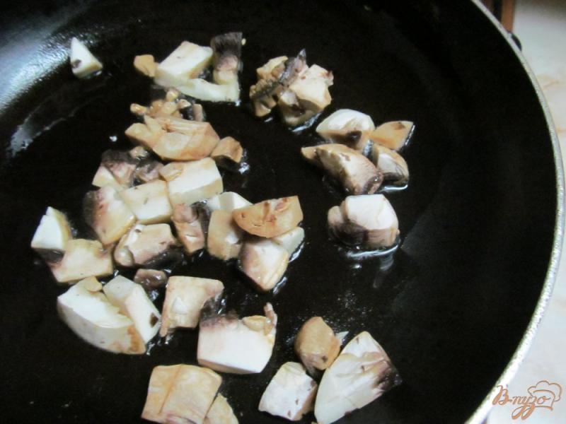 Фото приготовление рецепта: Салат из пекинской капусты с домашней колбасой шаг №2