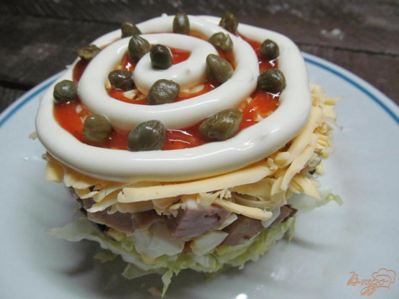 Фото приготовление рецепта: Салат из пекинской капусты с домашней колбасой шаг №8