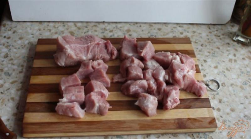Фото приготовление рецепта: Мясо тушеное с овощами в мультиварке шаг №2