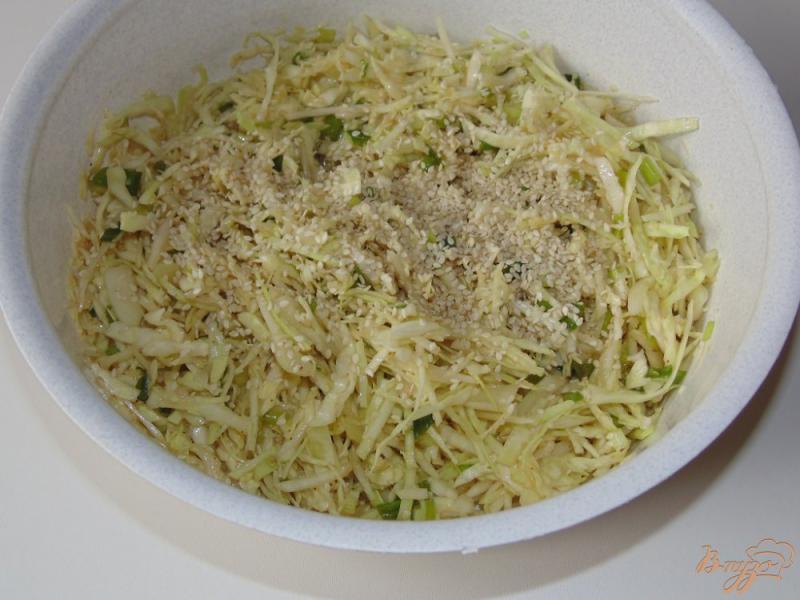 Фото приготовление рецепта: Острый салат из белокочанной капусты без соли шаг №6