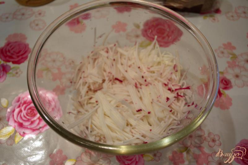Фото приготовление рецепта: Итальянский салат с колбасой и сыром шаг №1