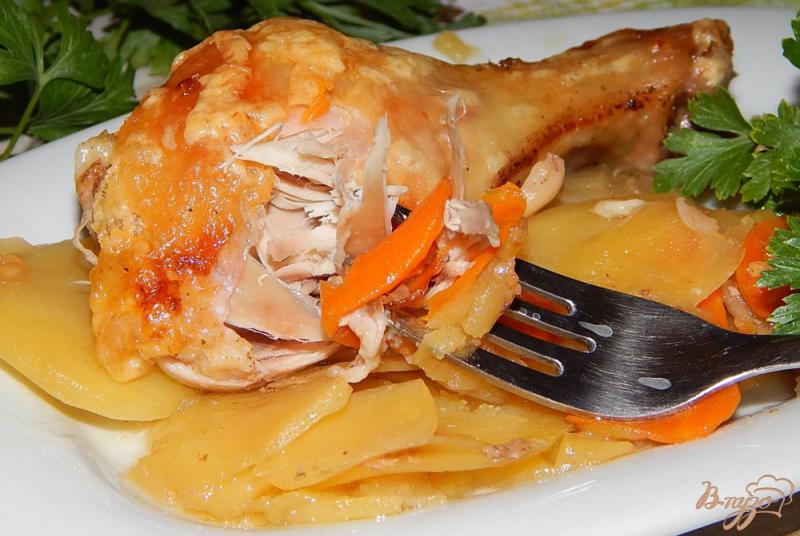 Фото приготовление рецепта: Запеченноя курица на овощной подушке шаг №10