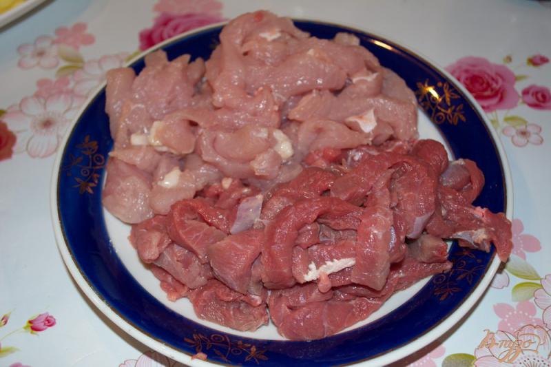Фото приготовление рецепта: Жаркое на сковороде с двумя видами мяса шаг №3