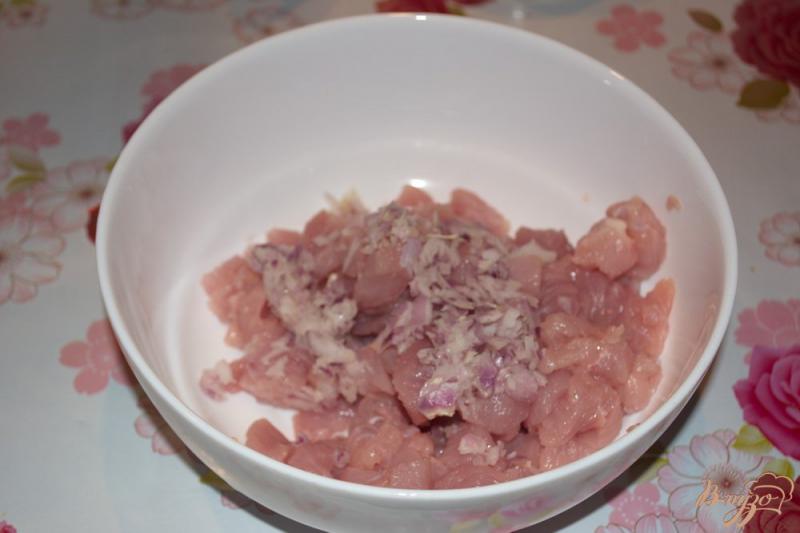 Фото приготовление рецепта: Куриные котлетки из рубленного мяса шаг №2