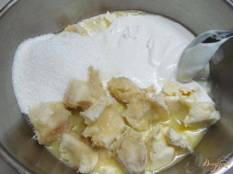 Фото приготовление рецепта: Торт с мандарином и банановым кремом шаг №5