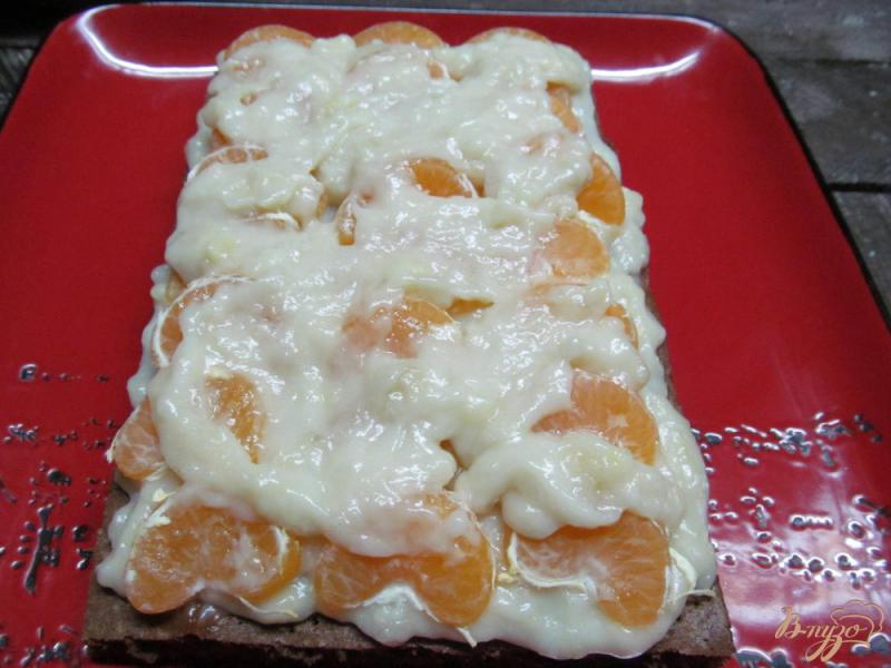 Фото приготовление рецепта: Торт с мандарином и банановым кремом шаг №10