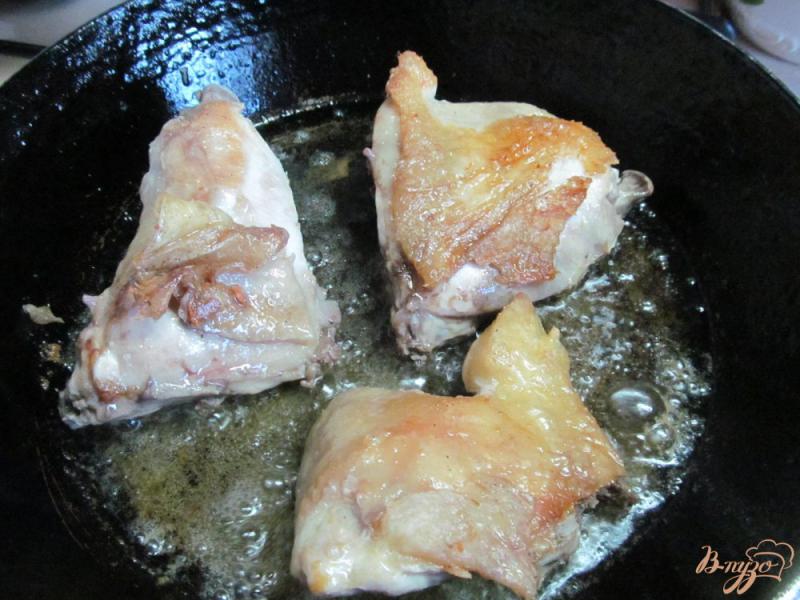 Фото приготовление рецепта: Куриные бедра с картофелем и брюссельской капустой шаг №1
