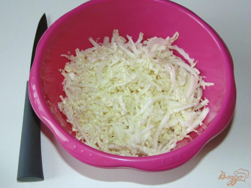 Фото приготовление рецепта: Салат из пекинской капусты с твердым сыром и морковью по-корейски шаг №1