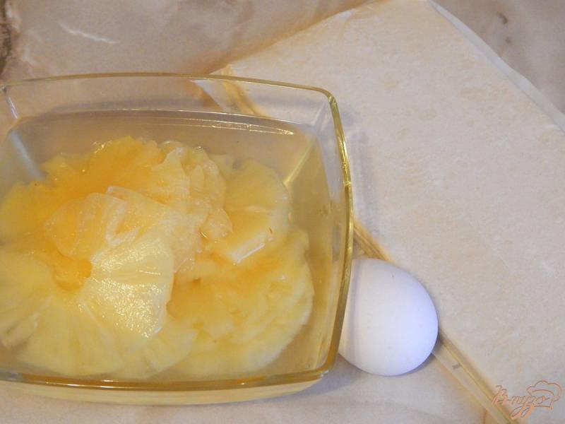 Фото приготовление рецепта: Слойки с ананасом, розочки шаг №1