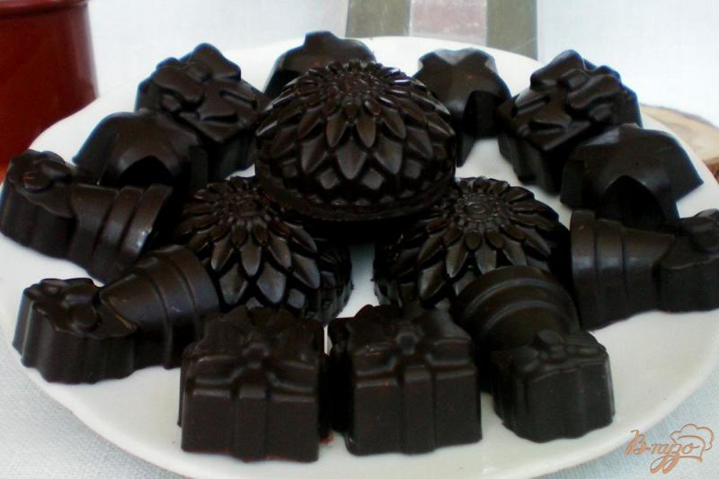 Фото приготовление рецепта: Домашние конфеты с кэробом, какао тертым и медом шаг №7