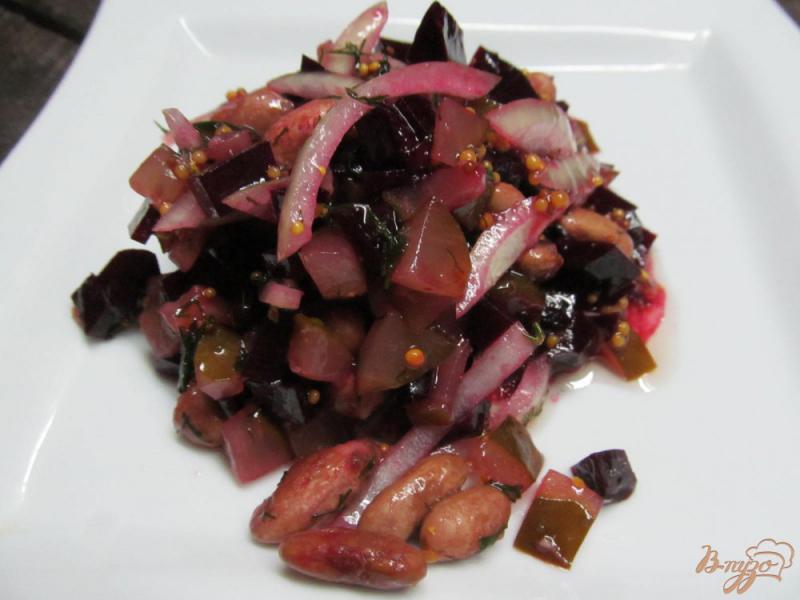 Фото приготовление рецепта: Салат из свеклы фасоли и огурца шаг №5