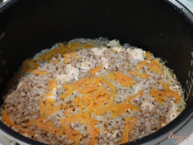 Фото приготовление рецепта: Диетическая гречка с куриным филе шаг №6