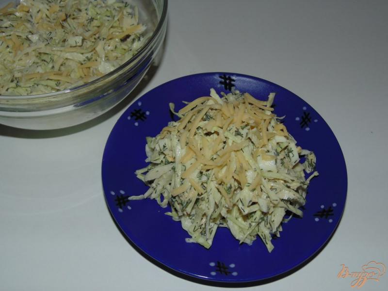 Фото приготовление рецепта: Салат из белокочанной капусты с твердым сыром шаг №6