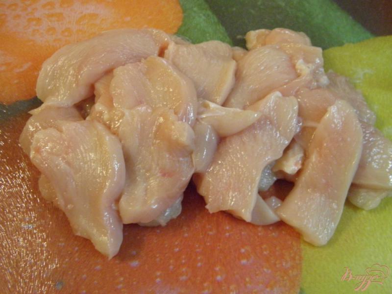 Фото приготовление рецепта: Мясо куриное в сливках с паприкой шаг №2